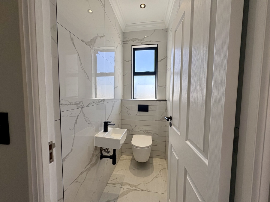 4 Bedroom Property for Sale in Sandown Western Cape